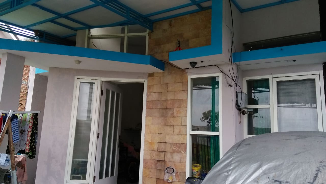 Teras Rumah Cluster Bandungrejosari