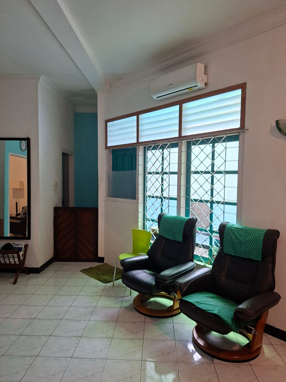 Sudut ruang keluarga rumah Kemantren Malang