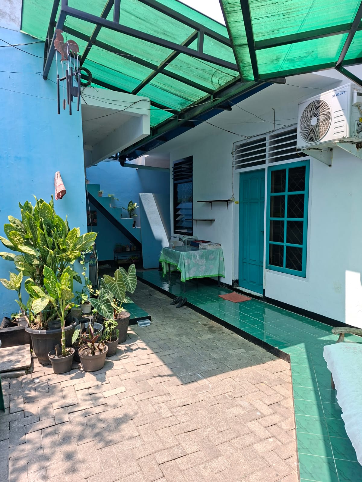 Samping rumah dengan taman di Jl Kemantren Malang